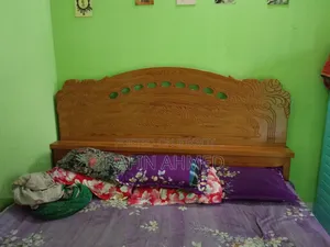 একদম ফ্রেশ উঠ কাঠের খাট