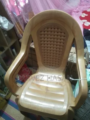 5 Chairs, 1 Table, 1 Fridge, 1 Alna
