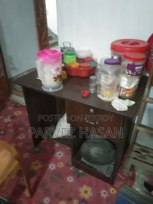 5 Chairs, 1 Table, 1 Fridge, 1 Alna