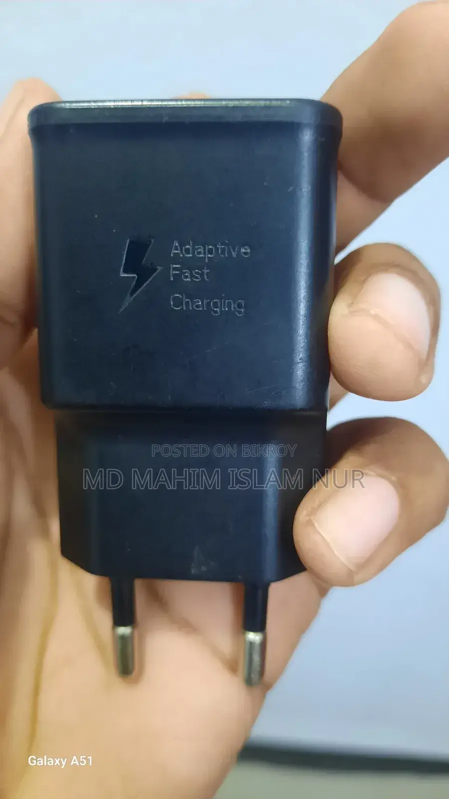 অরজিনাল স্যামসাং এর ১৫ওয়াট চার্জার ক্যাবল সহ।