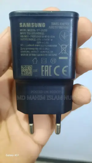 অরজিনাল স্যামসাং এর ১৫ওয়াট চার্জার ক্যাবল সহ।