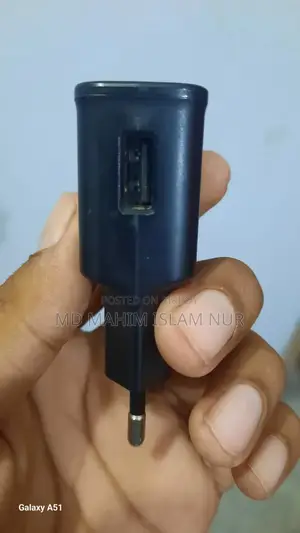 অরজিনাল স্যামসাং এর ১৫ওয়াট চার্জার ক্যাবল সহ।