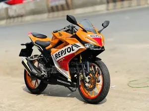 Honda CBR 2022 Orange