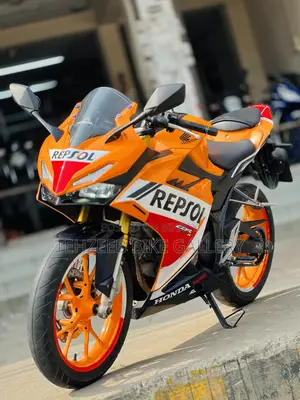 Honda CBR 2022 Orange