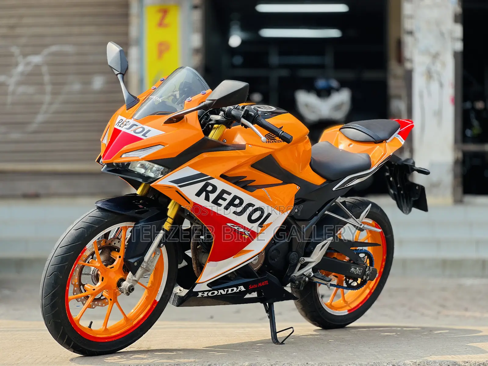 Honda CBR 2022 Orange
