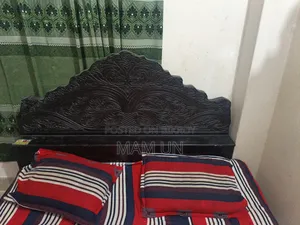 কেজি২টি তোশক ২০ কেজি এবং ২৫ ও ১টি খাট ৫/৭ বিক্রি হবে।
