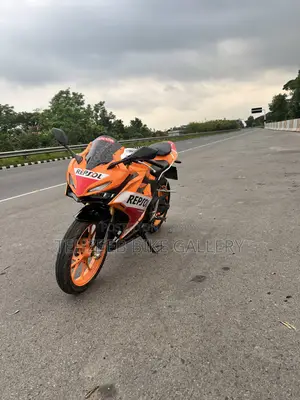 Honda CBR 2021 Orange