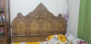 খাট, আলমারি ও ড্রেসিং টেবিলসহ পুরাতন সম্পূর্ণ বেডরুম সেট বিক্রয় হবে