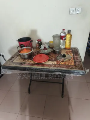 ডাইনিং টেবিল