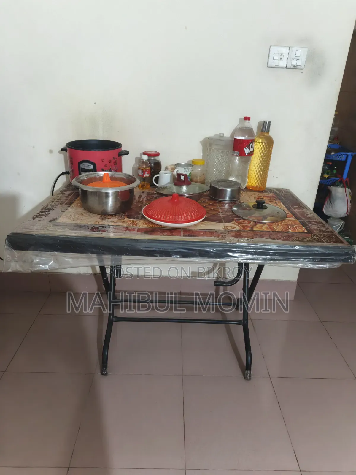 ডাইনিং টেবিল