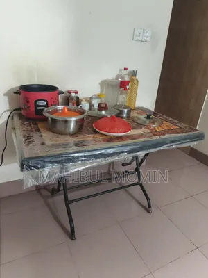 ডাইনিং টেবিল