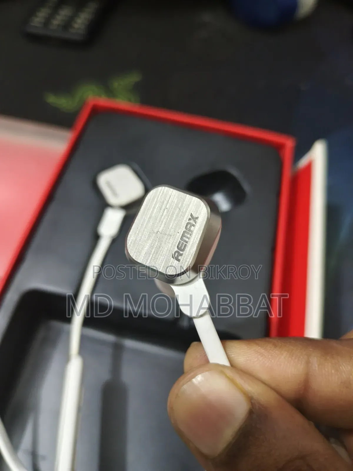 রিম্যাক্স ম্যাগনেট স্পোর্টস হেডসেট