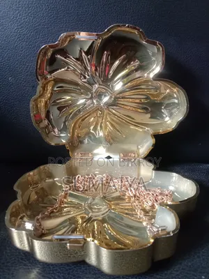 Premium Quality Flower Bag . Best Quality. Gold Colour .