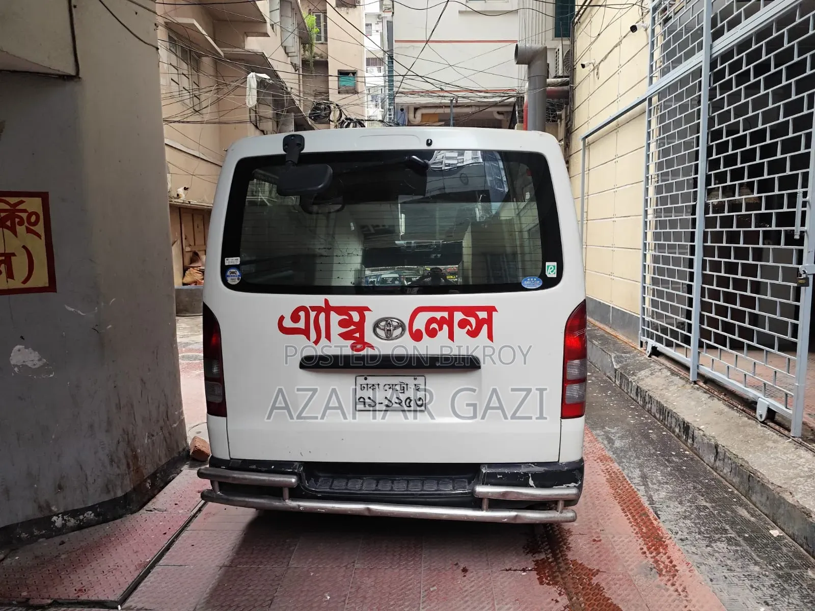 Toyota HiAce 2005 White