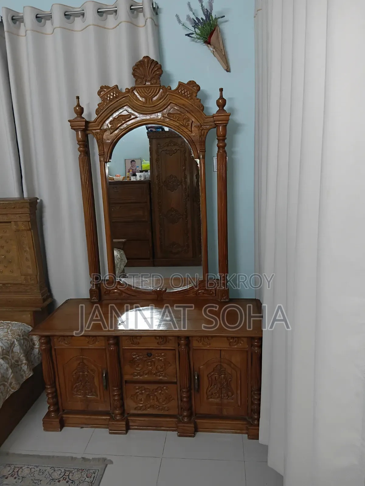 Dressing Table and Corner