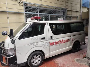Toyota HiAce 2005 White