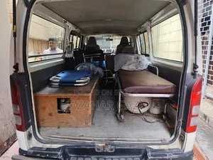 Toyota HiAce 2005 White