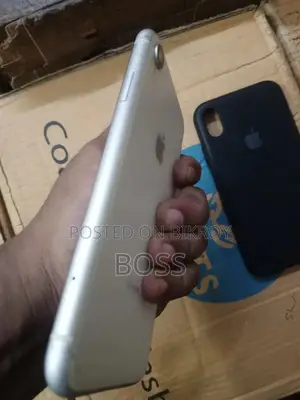 Apple iPhone XR 64 GB White