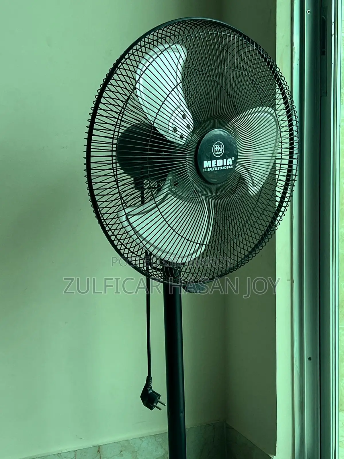 মিডিয়া স্ট্যান্ড ফ্যান