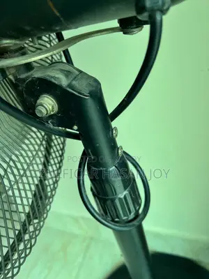 মিডিয়া স্ট্যান্ড ফ্যান