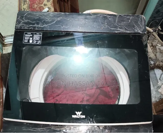 একেবারে নতুনের মতো দেখতে ওয়াশিং মেশিন