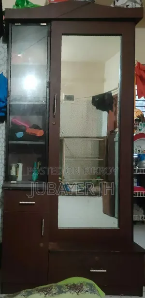স্বল্পমূল্যে বিক্রি করছি, নতুনের মত ড্রেসিং টেবিল