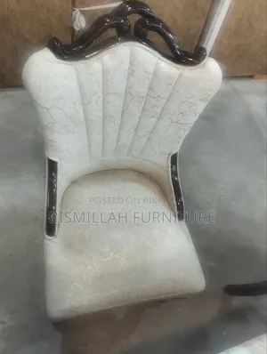 ০৬ চেয়ারের ডাইনিং টেবিল