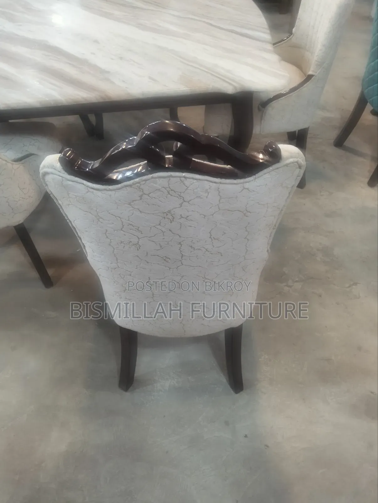 ০৬ চেয়ারের ডাইনিং টেবিল