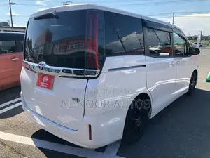 টয়োটা নোয়া ২০২১ পার্ল