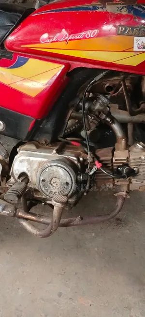 Honda 2004 Red