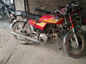 হোন্ডা ২০০৪ লাল