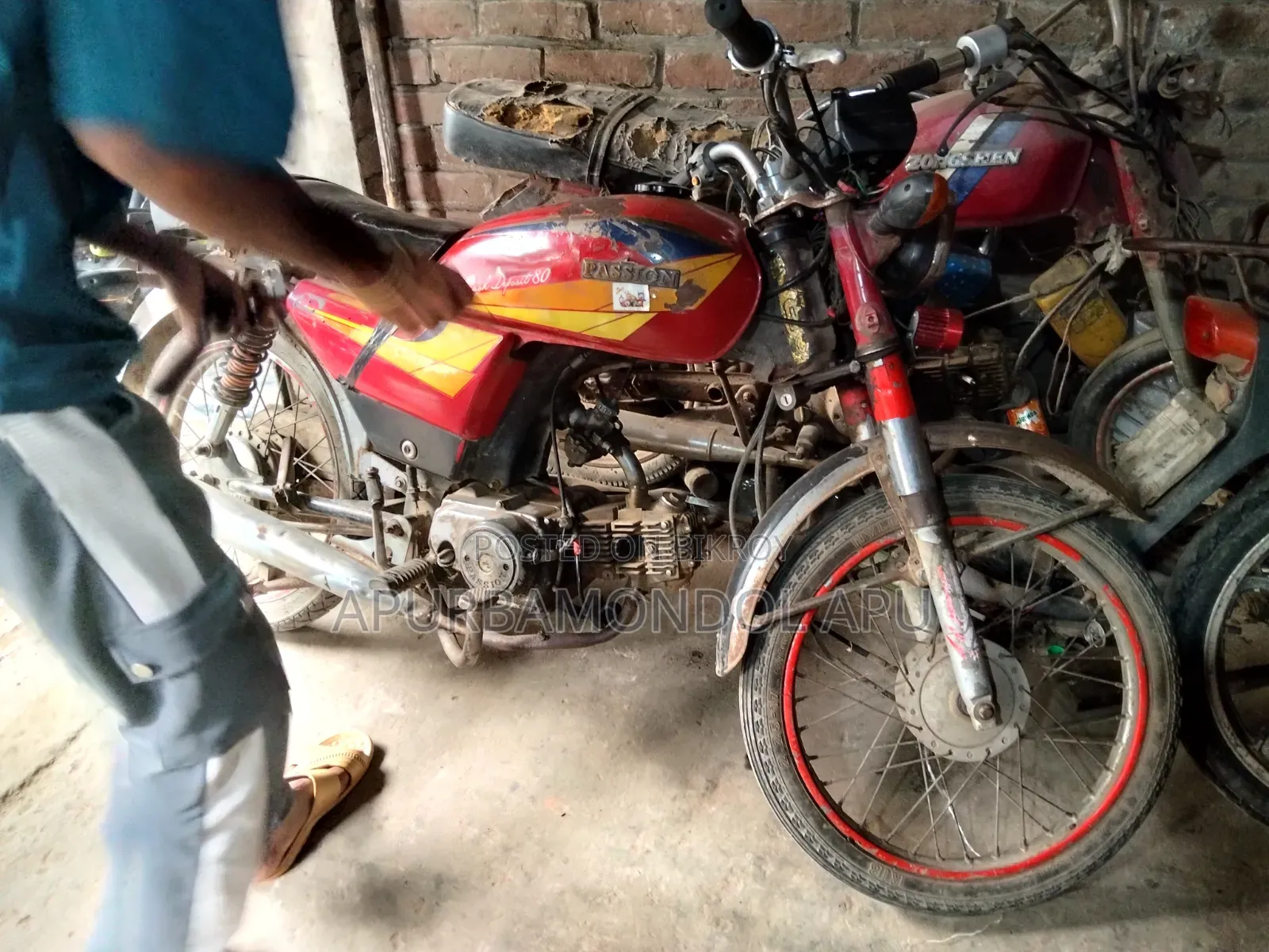 Honda 2004 Red