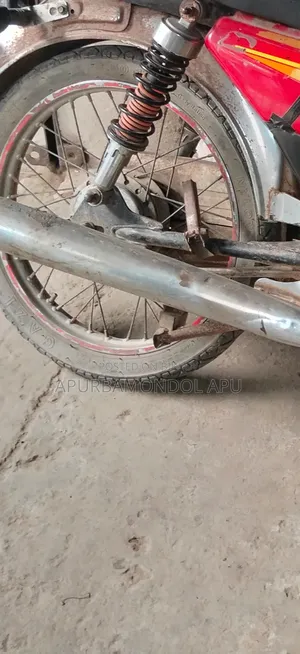 Honda 2004 Red