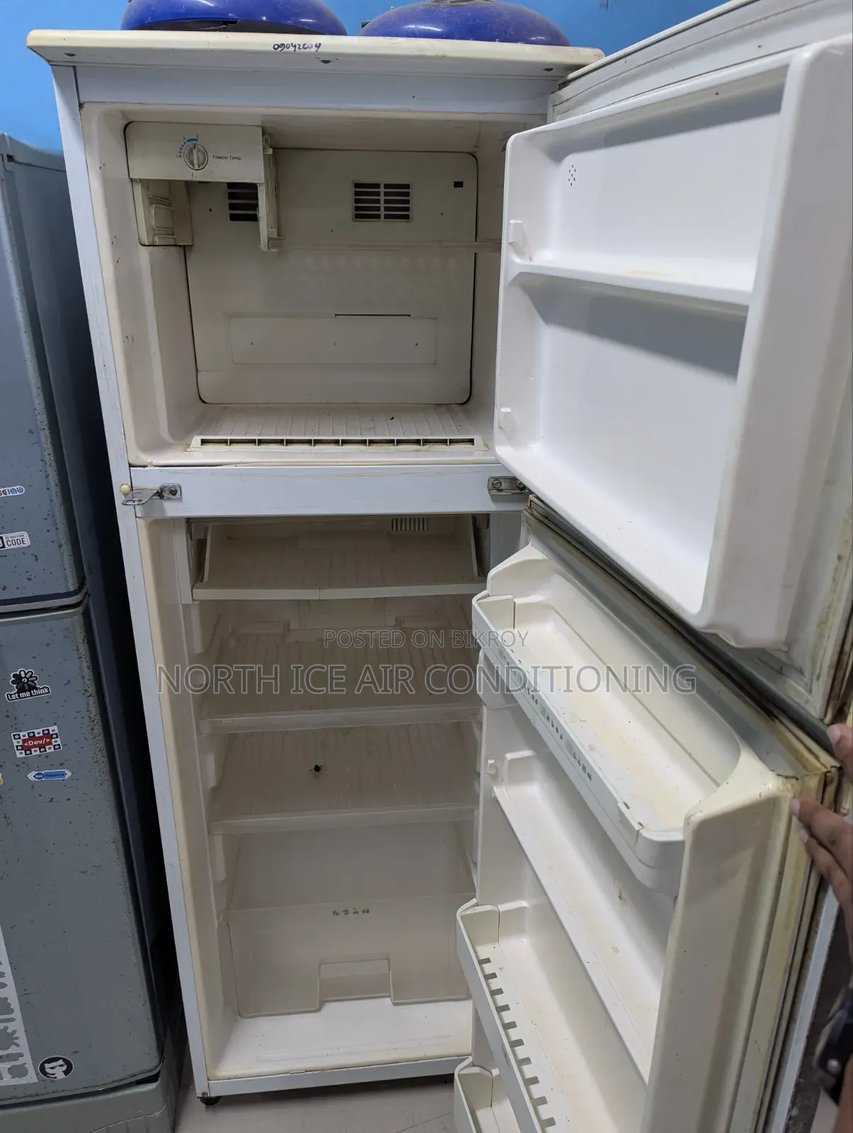 অ্যারিস্টন নো ফ্রস্ট ফ্রিজ ২২৫ লিটার