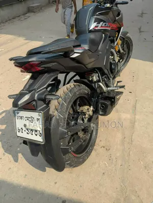 হোন্ডা হর্নেট ২০২৪ কালো