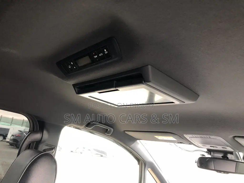 Toyota Esquire 1.8 FWD Hybrid (7 seater) 2021 Black