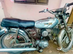 Yamaha 1990 Silver