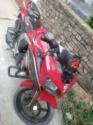 ইয়ামাহা ২০১৭ লাল