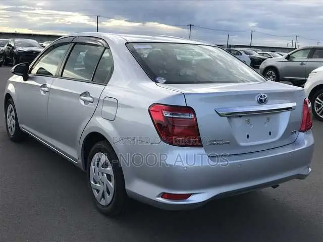 Toyota Axio 2021 Silver