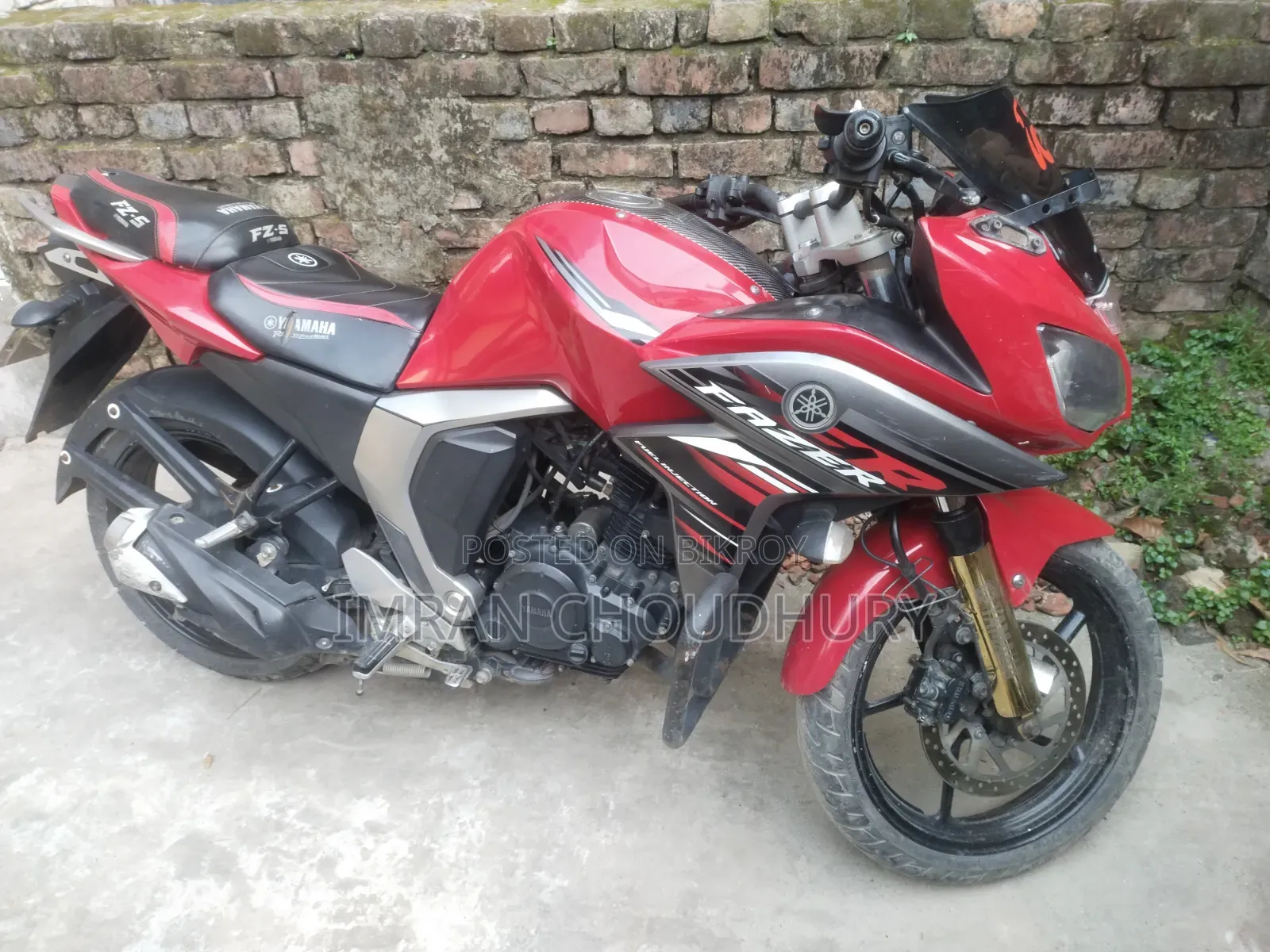 ইয়ামাহা ২০১৭ লাল