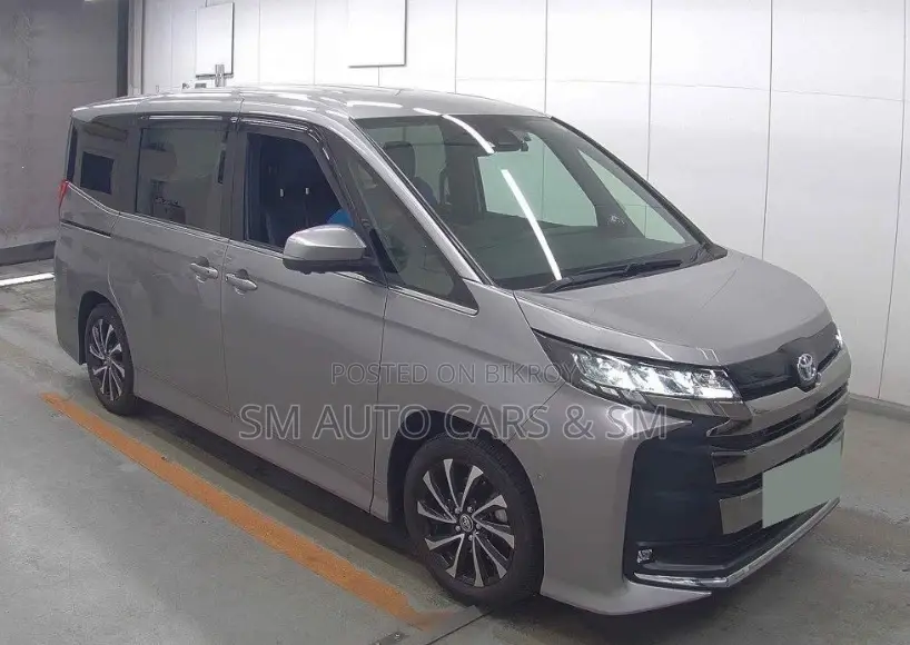 Toyota Noah 2023 Gray
