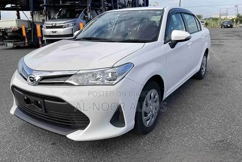 টয়োটা এক্সিও ২০২১ সাদা
