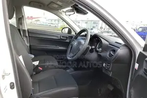 টয়োটা এক্সিও ২০২১ সাদা