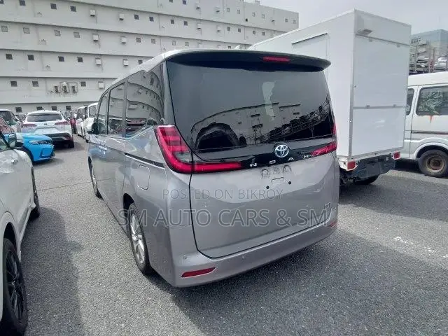 টয়োটা নোয়াহ ২০২৩ গ্রে
