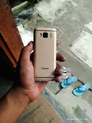 মোবাইল ফোন ৪ জিবি গোল্ড