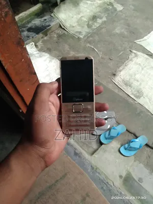 মোবাইল ফোন ৪ জিবি গোল্ড