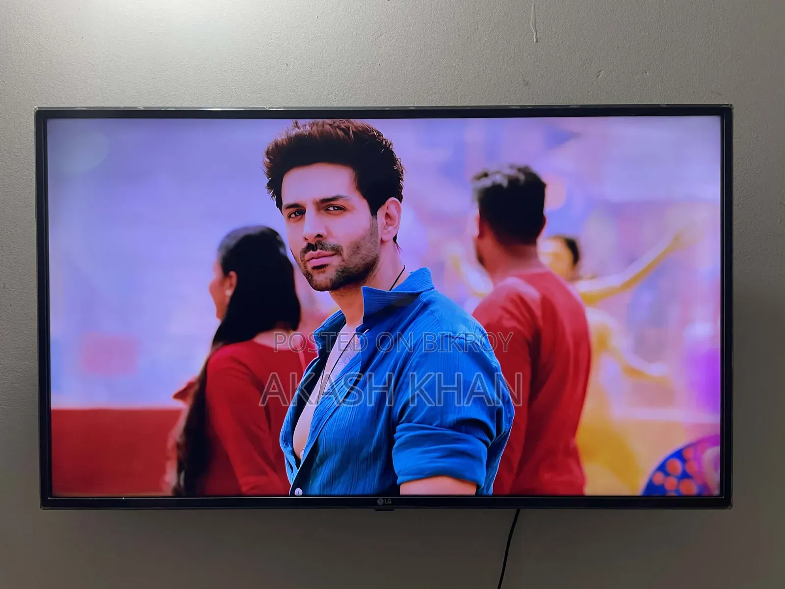 Lg 43" Smart Tv Voice Control ( With Box)