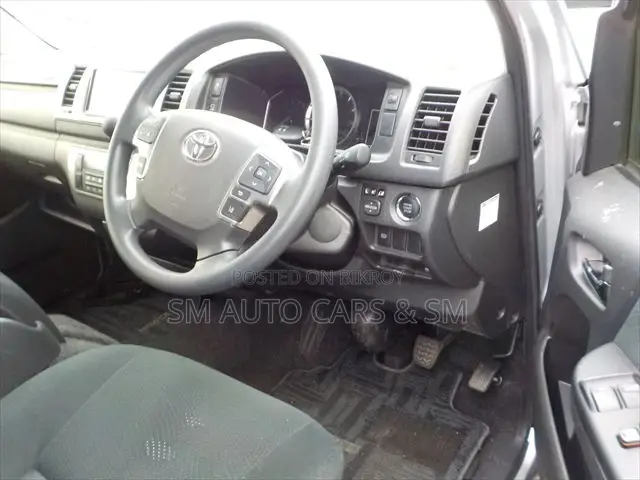 Toyota HiAce 2022 Silver