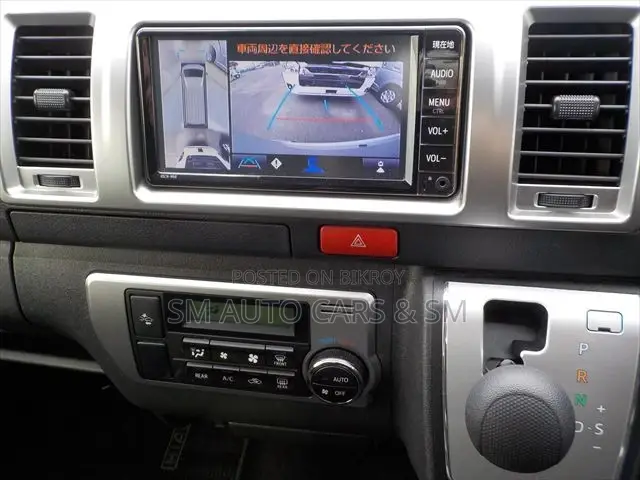 Toyota HiAce 2022 Silver