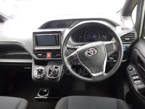 Toyota Noah 2021 Silver